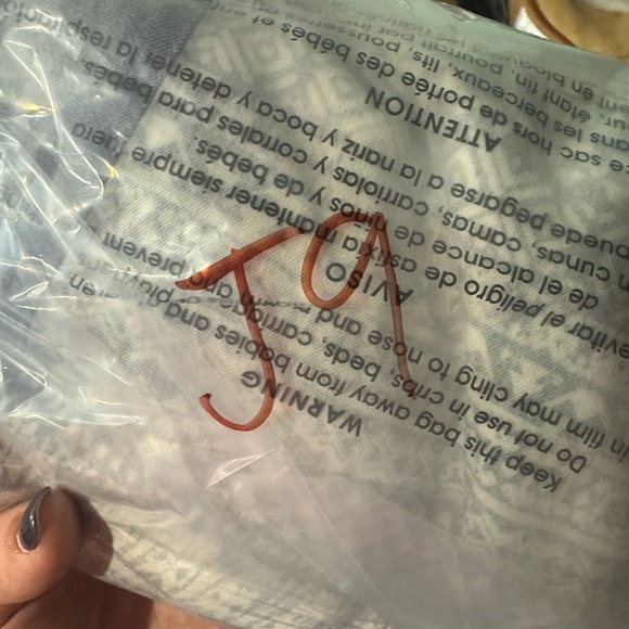 Miss Me Long Sleeve Denim Button Up. Women's Size Large. Blue. Light wash. Aztec - Picture 10 of 10